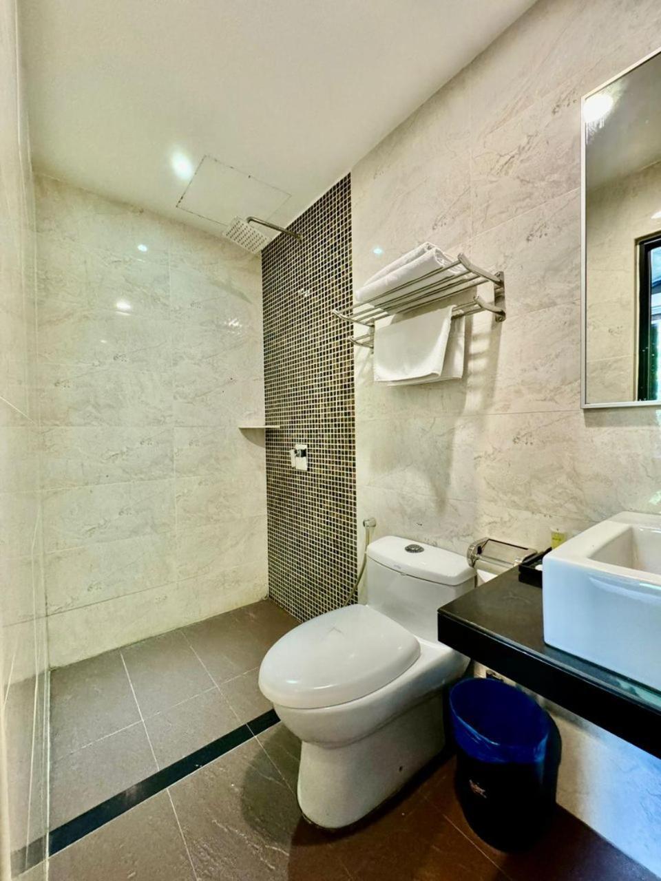 Hotel Zamburger Legenda Johor Bahru Exterior foto