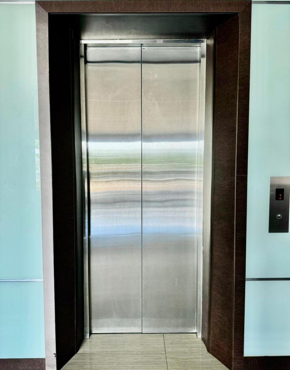Hotel Zamburger Legenda Johor Bahru Exterior foto