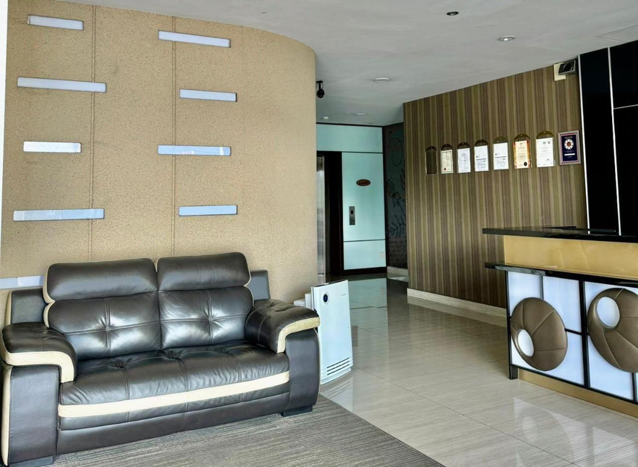 Hotel Zamburger Legenda Johor Bahru Exterior foto